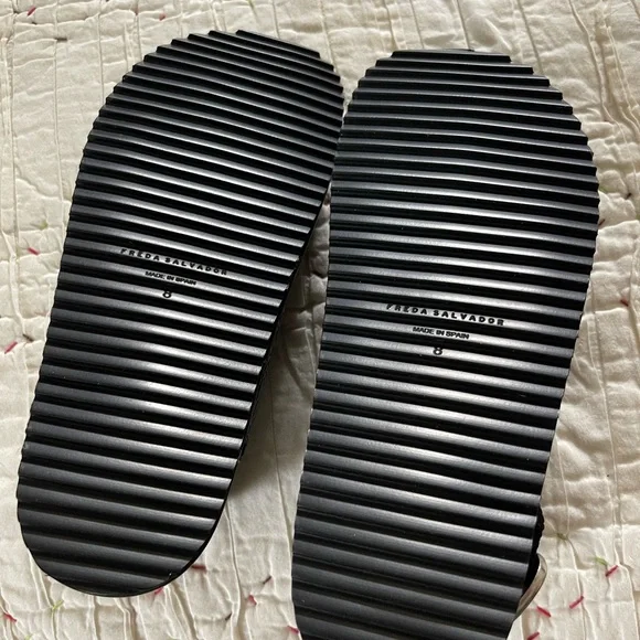Freda Salvador NWT Piper Sandals.  size 8 Croc embossed. Beautiful quality - Picture 3 of 6